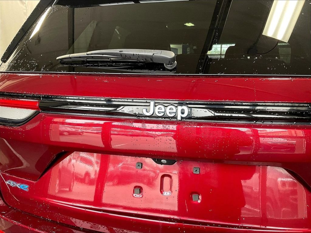 Used 2022 Jeep Grand Cherokee Summit AWD/4WD image 29