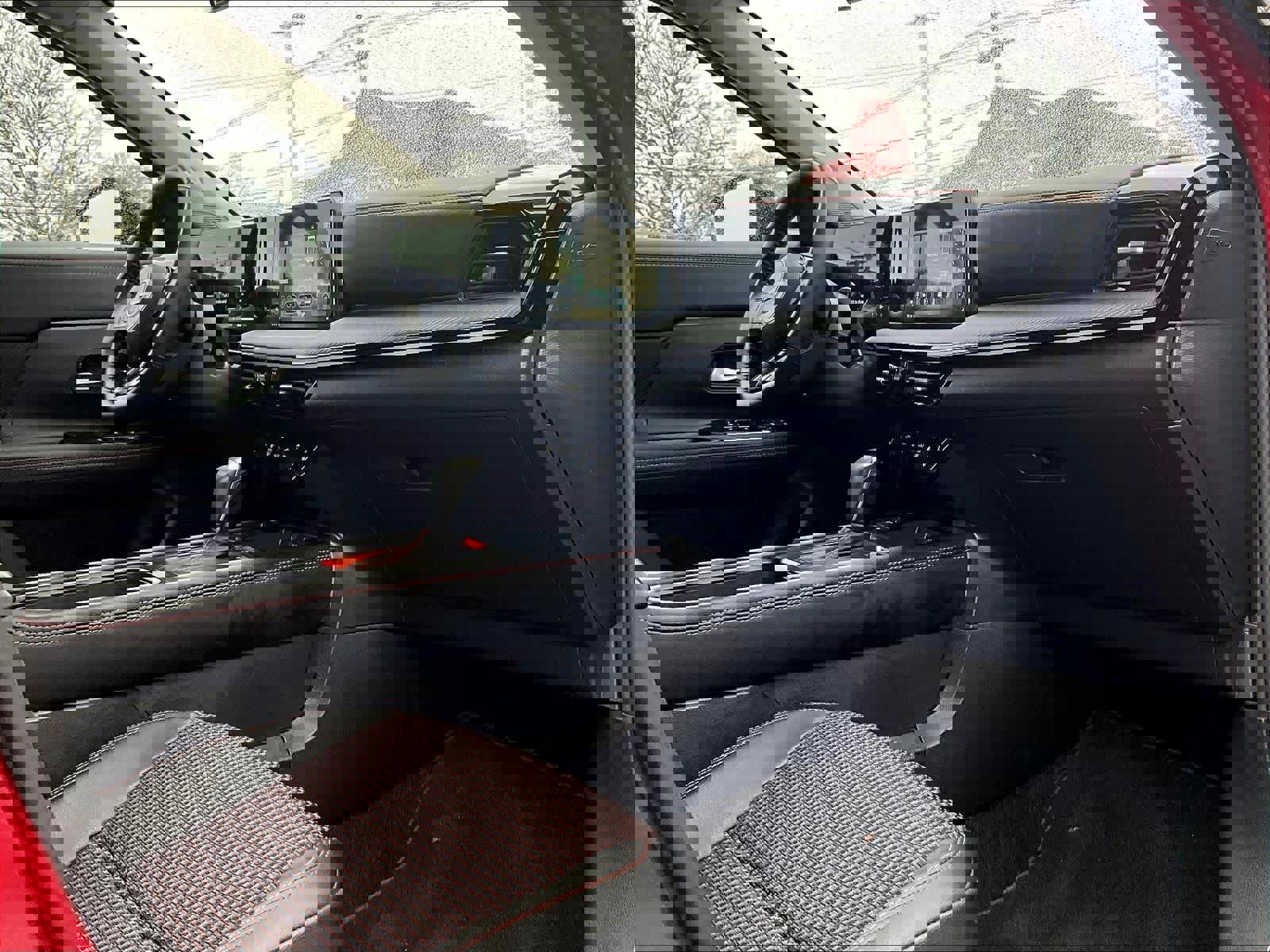 Used 2025 Nissan Kicks SR w/ SR Premium Package image 14