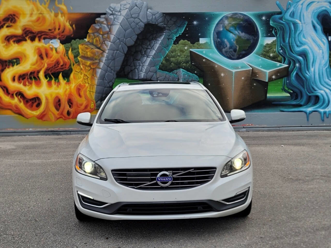 Used 2015 Volvo V60 T5 Platinum image 2