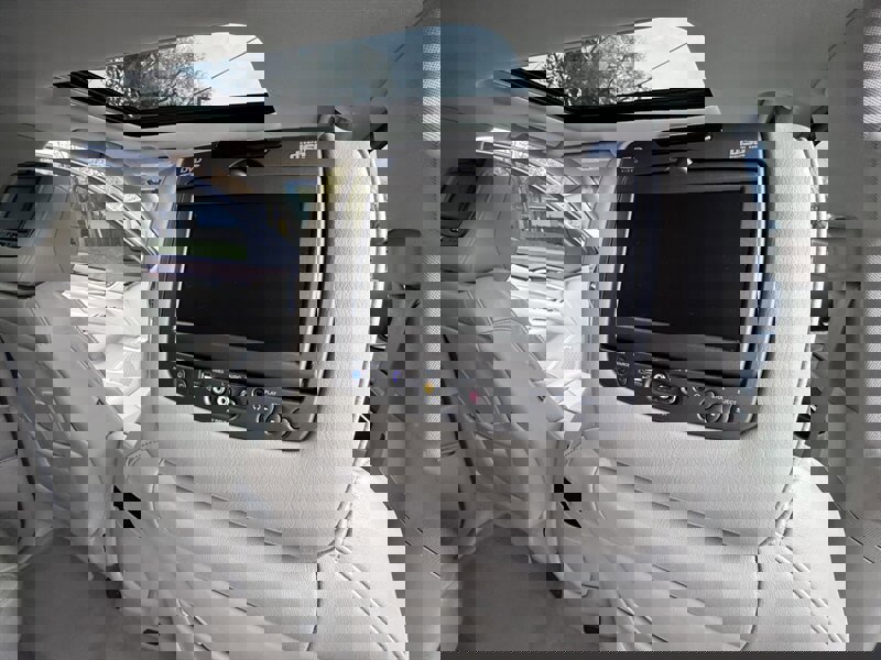 Used 2017 Cadillac Escalade Luxury image 18