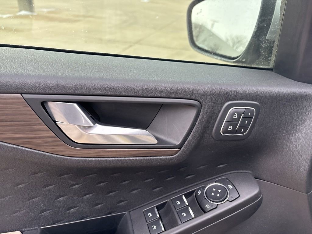 Used 2020 Ford Escape Titanium image 11