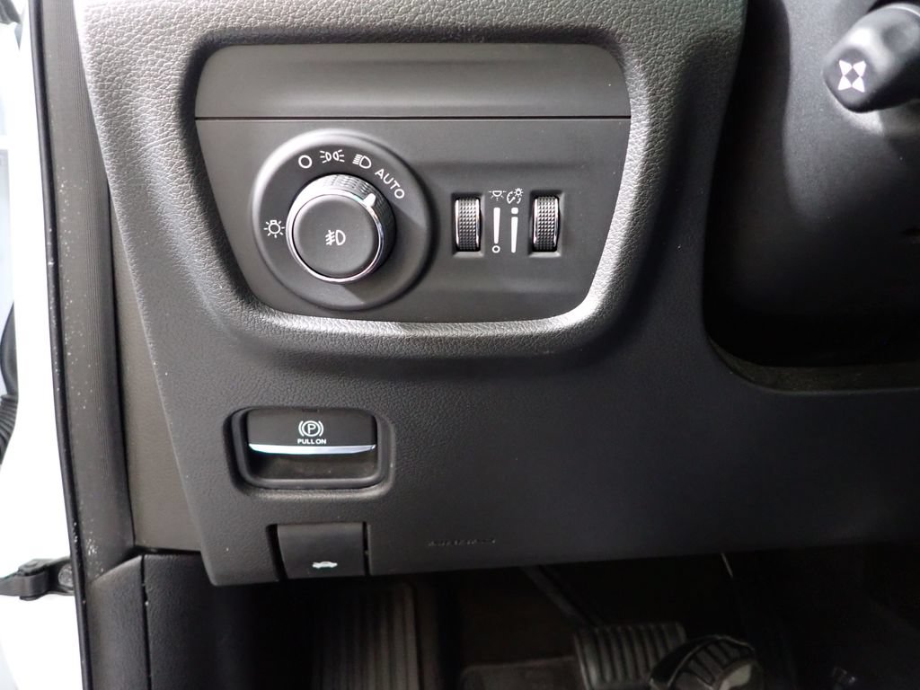 Used 2021 Jeep Grand Cherokee L Overland w/ Advanced Protech Group III AWD/4WD image 29