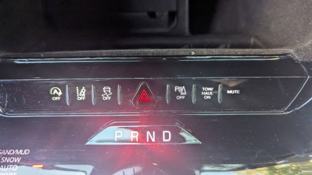 Used 2023 Jeep Wagoneer L Series II image 43