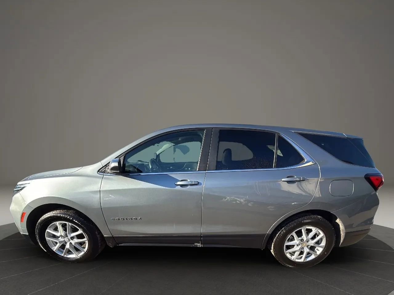 Used 2023 Chevrolet Equinox LT w/ LPO, Floor Liner Package image 8