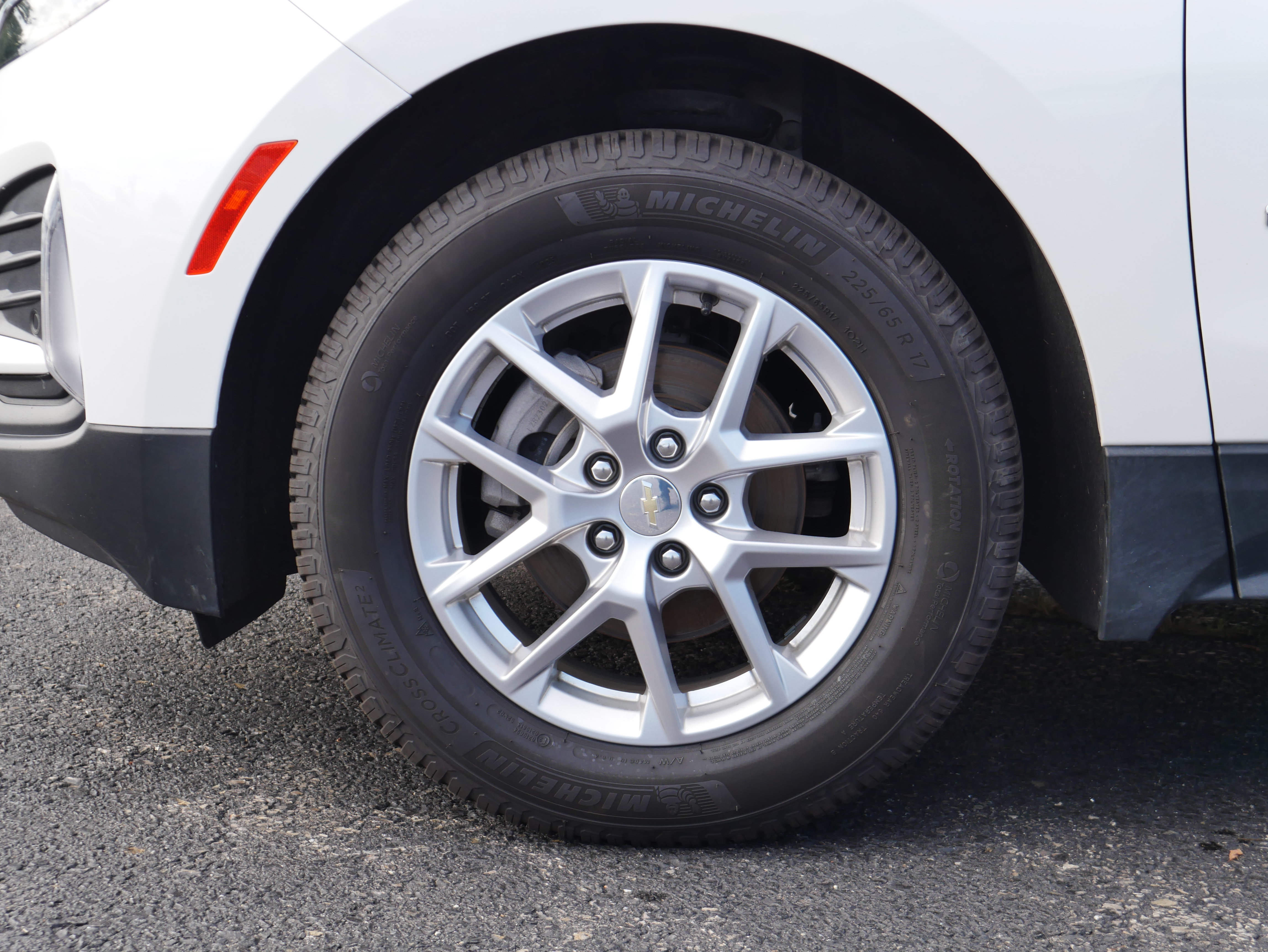 Certified 2024 Chevrolet Equinox LT AWD/4WD image 11