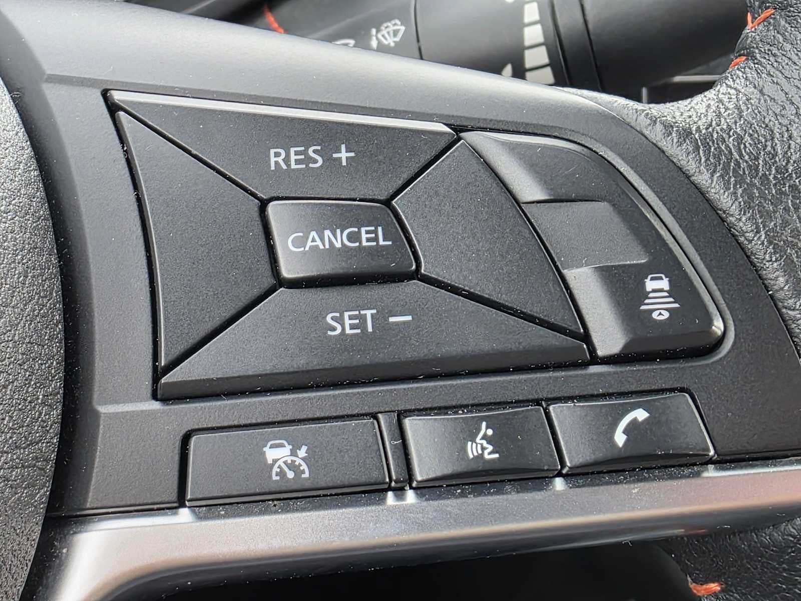 Used 2024 Nissan Versa SR FWD image 31