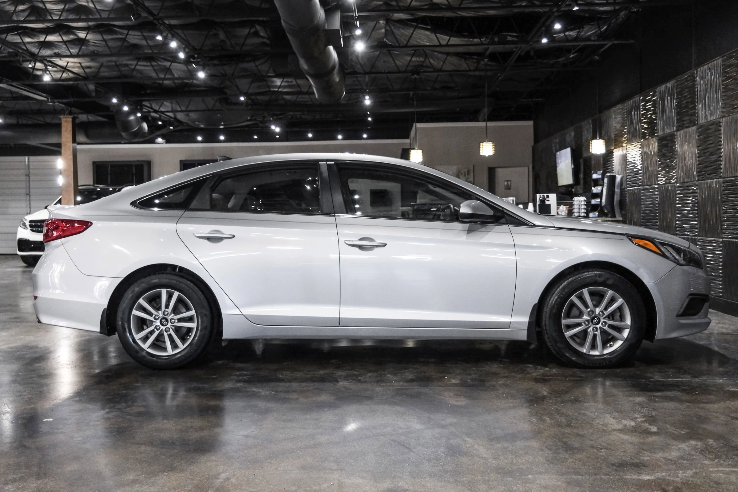 Used 2016 Hyundai Sonata SE image 7