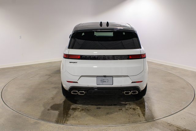 New 2025 Land Rover Range Rover Sport Dynamic SE image 4