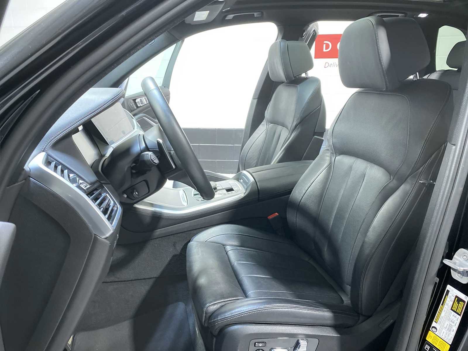 Used 2020 BMW X5 M50i image 11