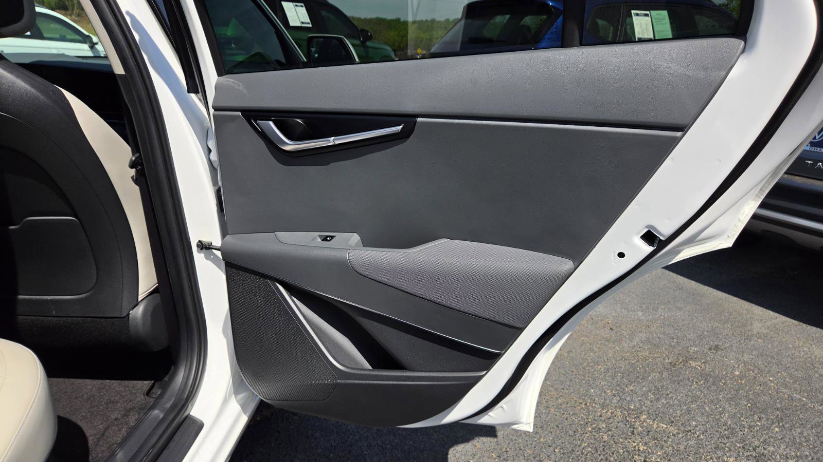 Used 2023 Kia Niro EX image 52