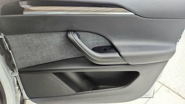 Used 2023 Tesla Model X image 22