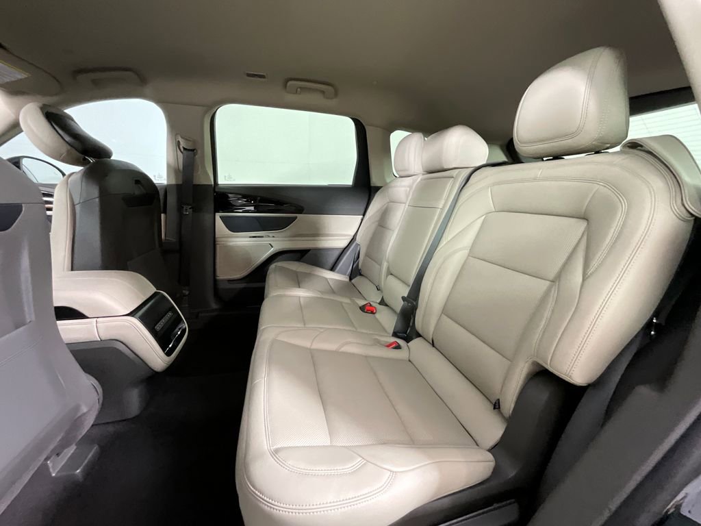Used 2025 Lincoln Nautilus Premier image 25