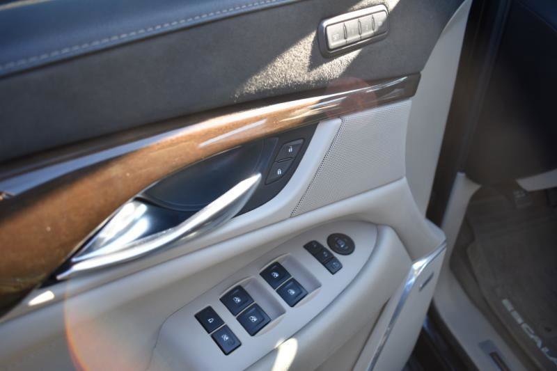 Used 2019 Cadillac Escalade ESV Luxury image 46