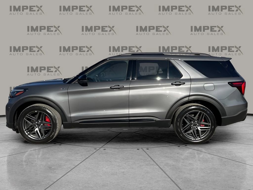 Used 2025 Ford Explorer ST-Line w/ ST-Line Street Pack image 2