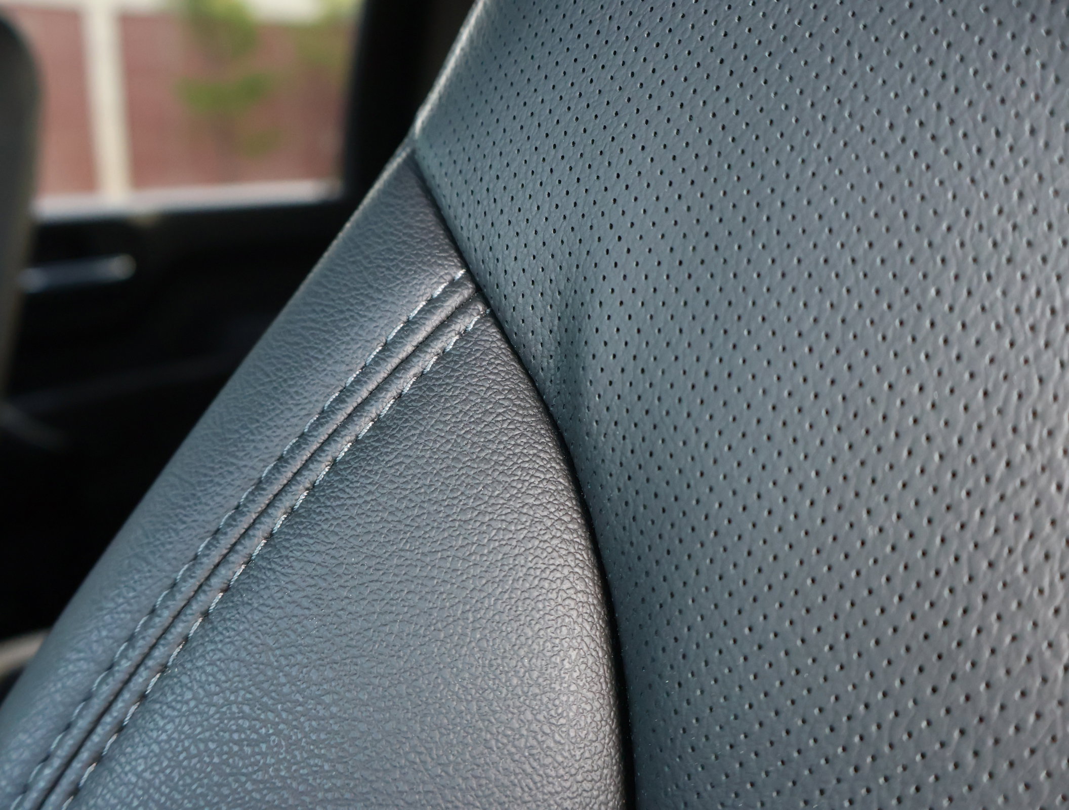 Used 2021 Chevrolet Silverado 2500 LTZ w/ LTZ Plus Package image 13