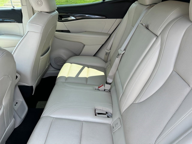 Used 2022 Buick Envision Essence w/ Technology Package I image 30