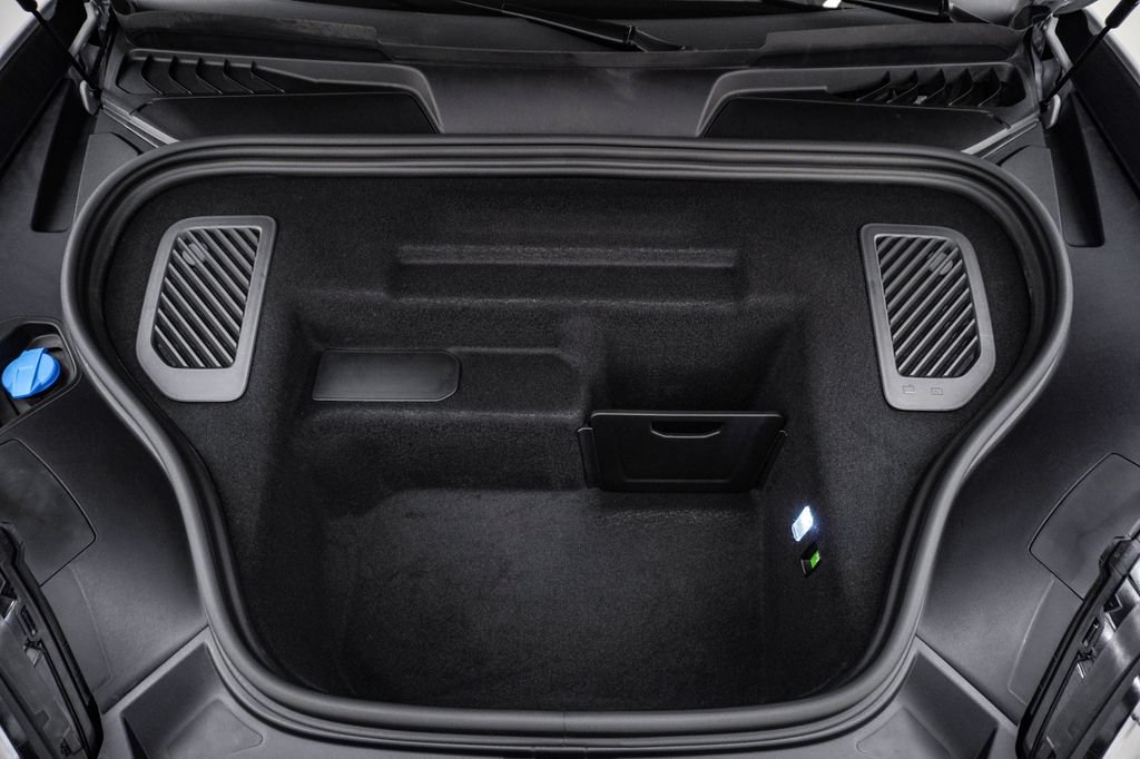 Certified 2025 Porsche Macan 4 Electric AWD/4WD image 29
