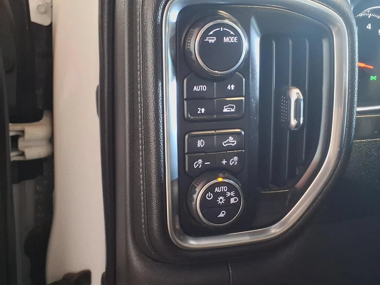 Used 2020 Chevrolet Silverado 1500 LTZ w/ LTZ Convenience Package AWD/4WD image 20