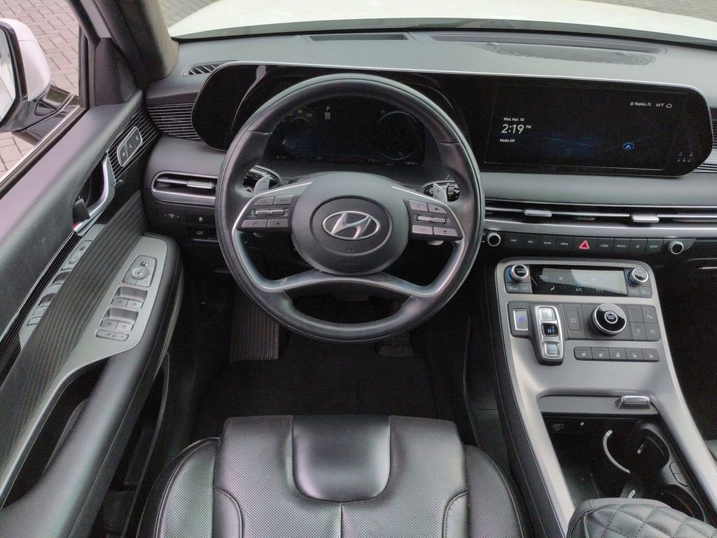 Used 2023 Hyundai Palisade Calligraphy image 17
