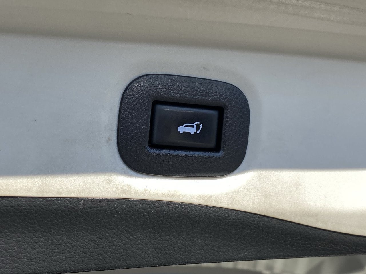 Certified 2020 Nissan Rogue SV FWD image 14