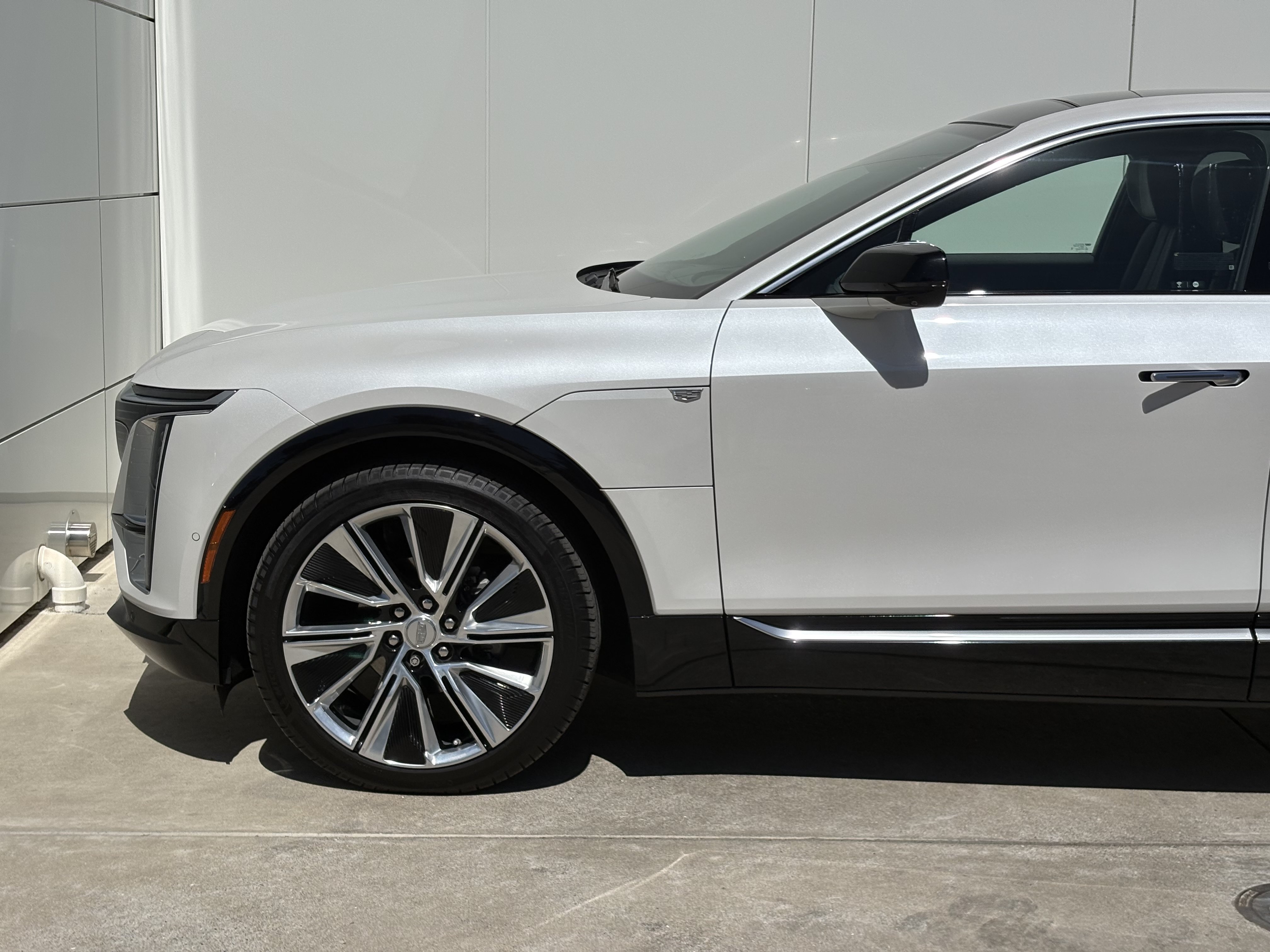 Certified 2024 Cadillac Lyriq Luxury AWD/4WD image 5