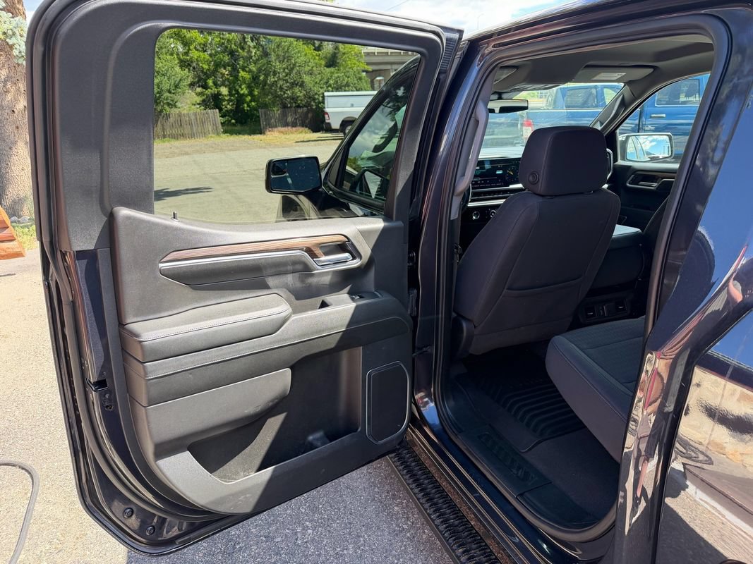 Used 2023 Chevrolet Silverado 1500 LT AWD/4WD image 8