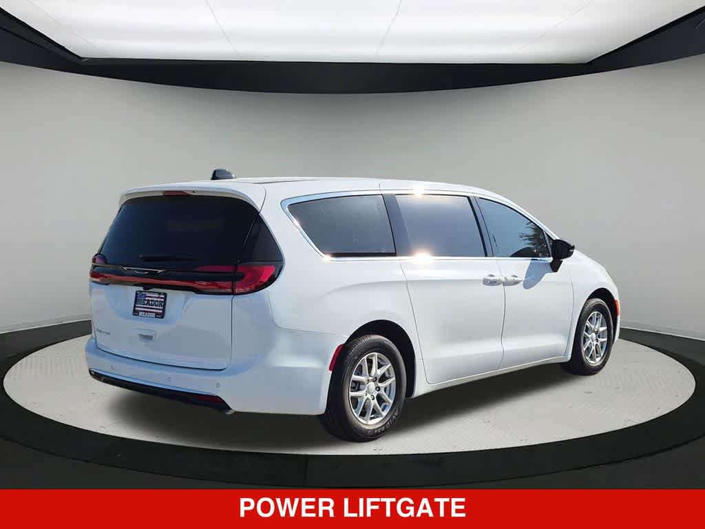 New 2027 Chrysler Pacifica Select FWD image 7