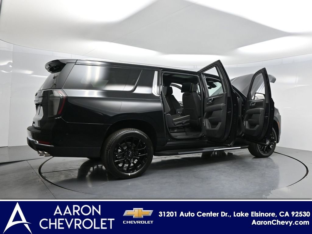 New 2026 Chevrolet Suburban Premier image 3