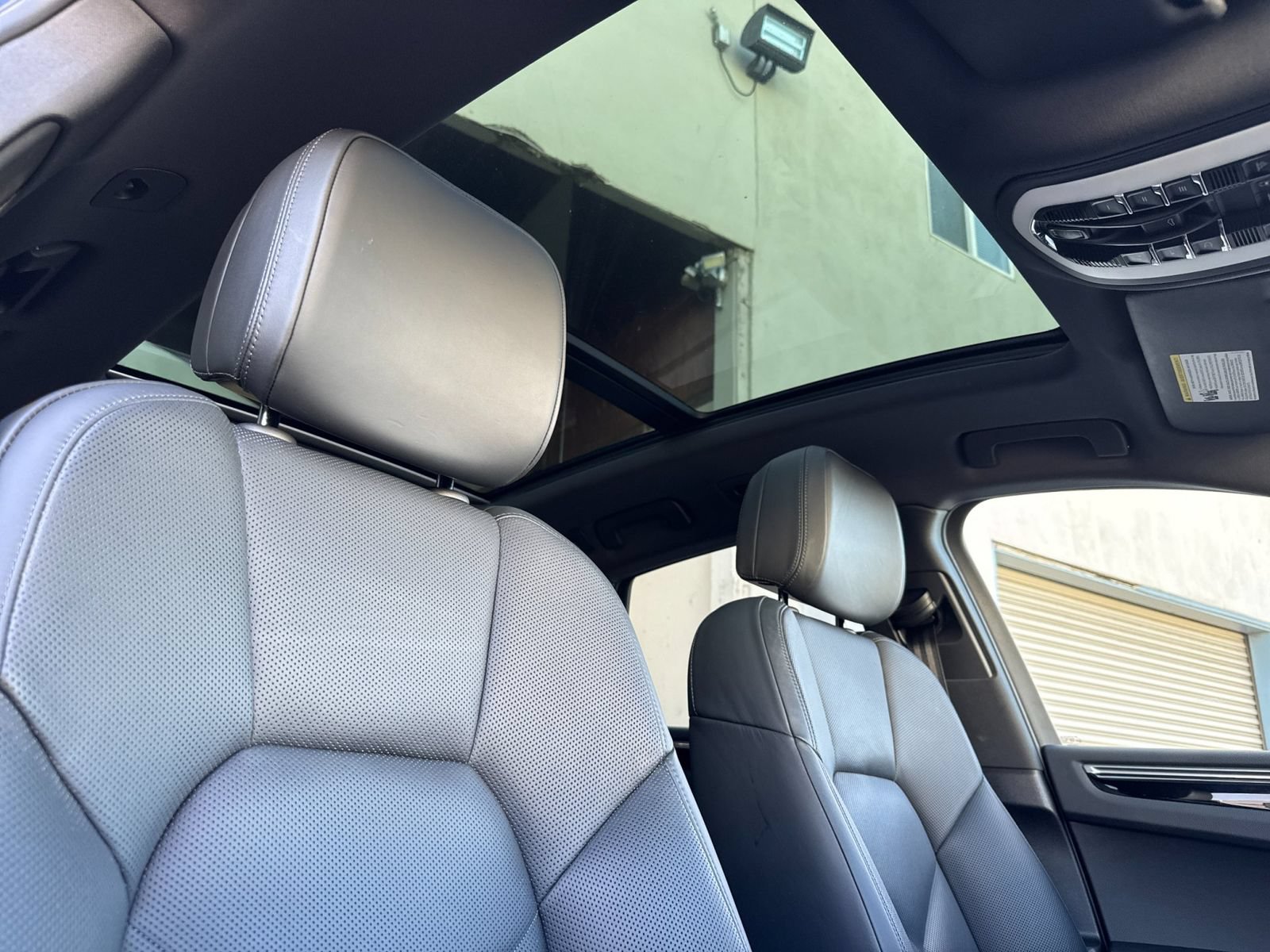 Certified 2022 Porsche Macan AWD/4WD image 19