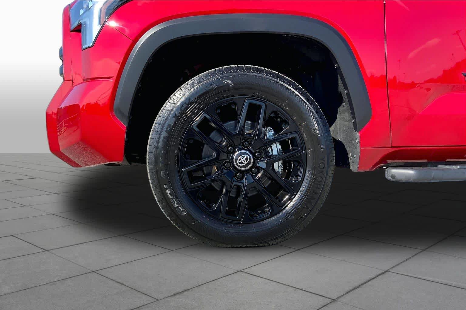Used 2026 Toyota Tundra Limited AWD/4WD image 11