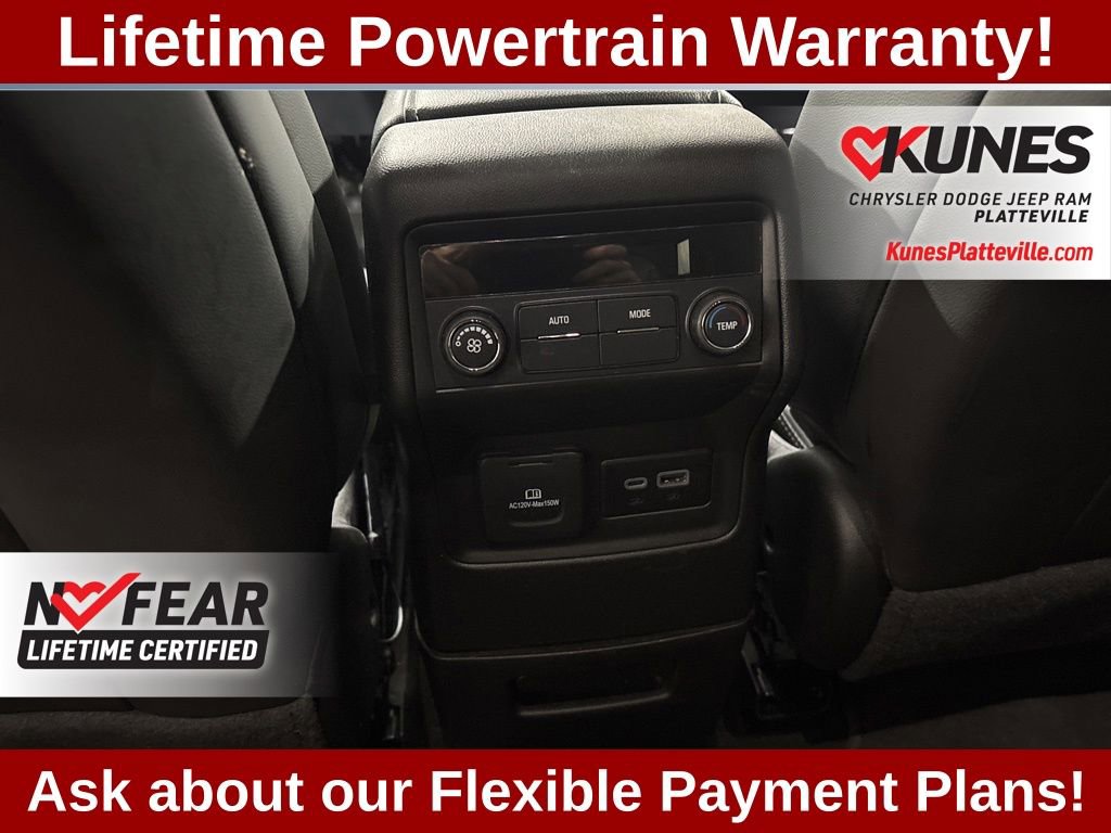 Used 2023 GMC Acadia SLT image 19