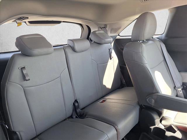 Used 2025 Toyota Sienna XLE w/ XLE Plus Package image 18