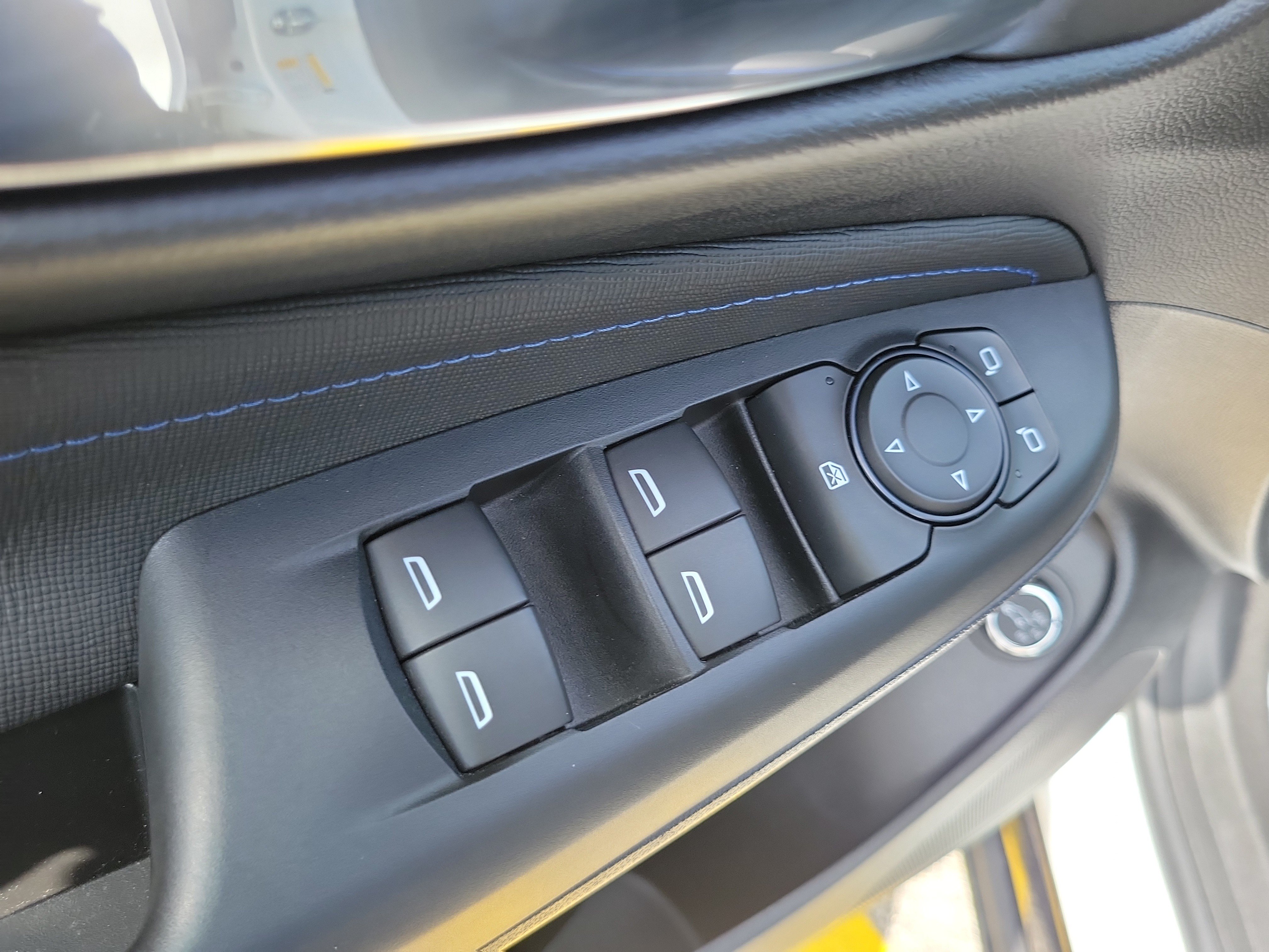 Used 2024 Buick Envista Sport Touring w/ Convenience I Package FWD image 25