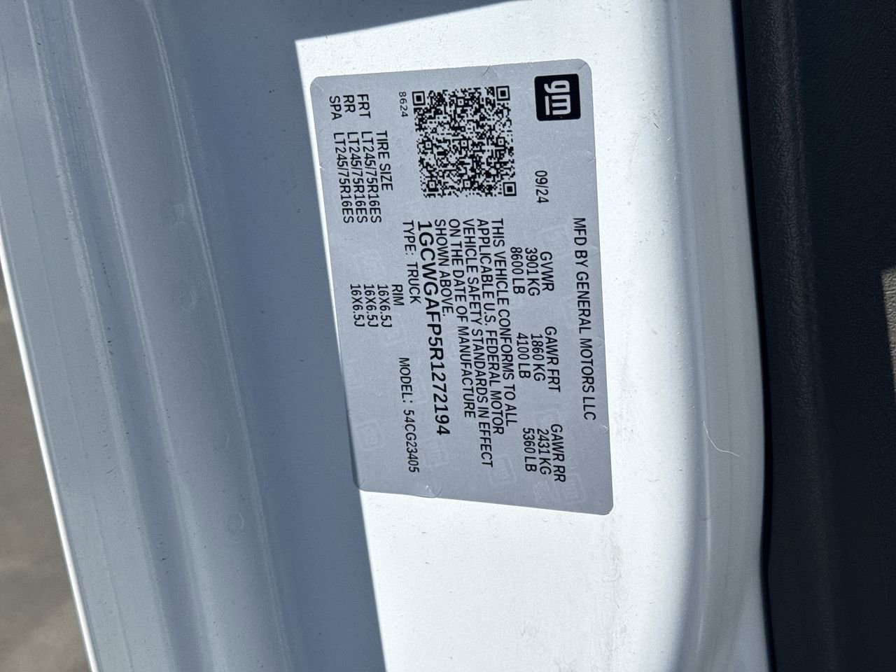Used 2024 Chevrolet Express 2500 w/ Driver Convenience Package image 27