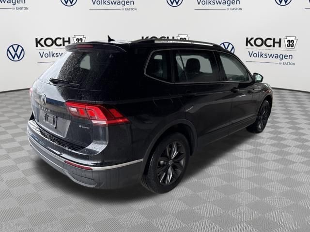 Used 2023 Volkswagen Tiguan SE w/ Panoramic Sunroof Package image 8