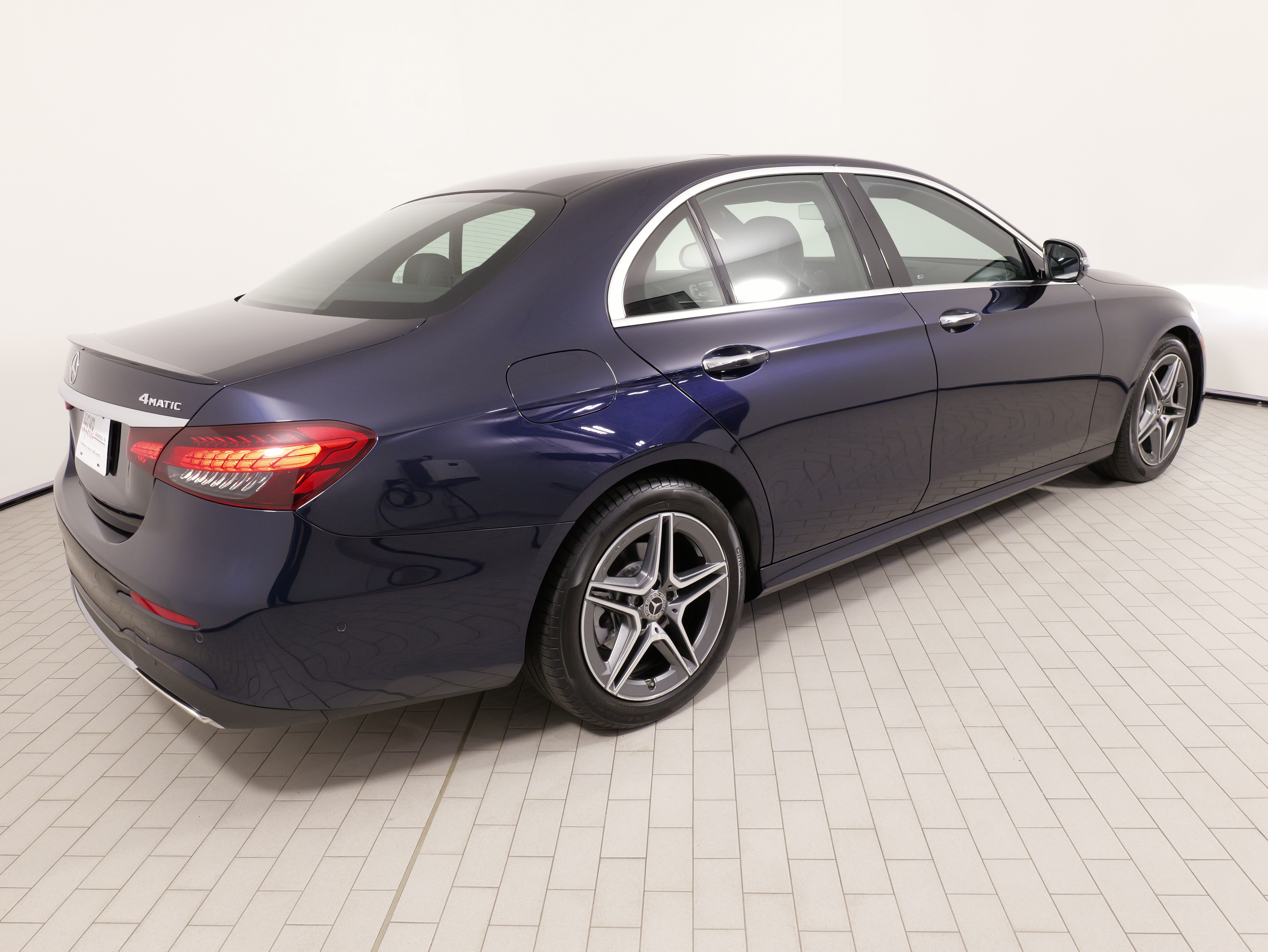 Used 2023 Mercedes-Benz E 350 4MATIC Sedan image 11
