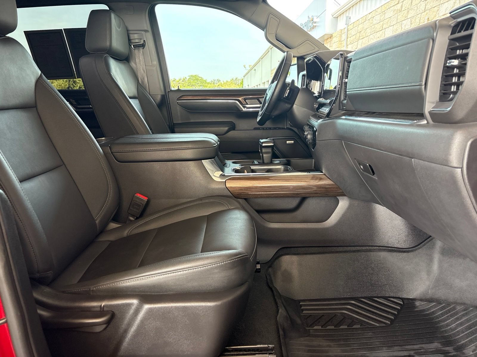 Used 2024 Chevrolet Silverado 1500 LT Trail Boss w/ Convenience Package II AWD/4WD image 18