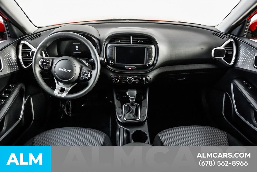 Used 2025 Kia Soul LX w/ LX Technology Package FWD image 23