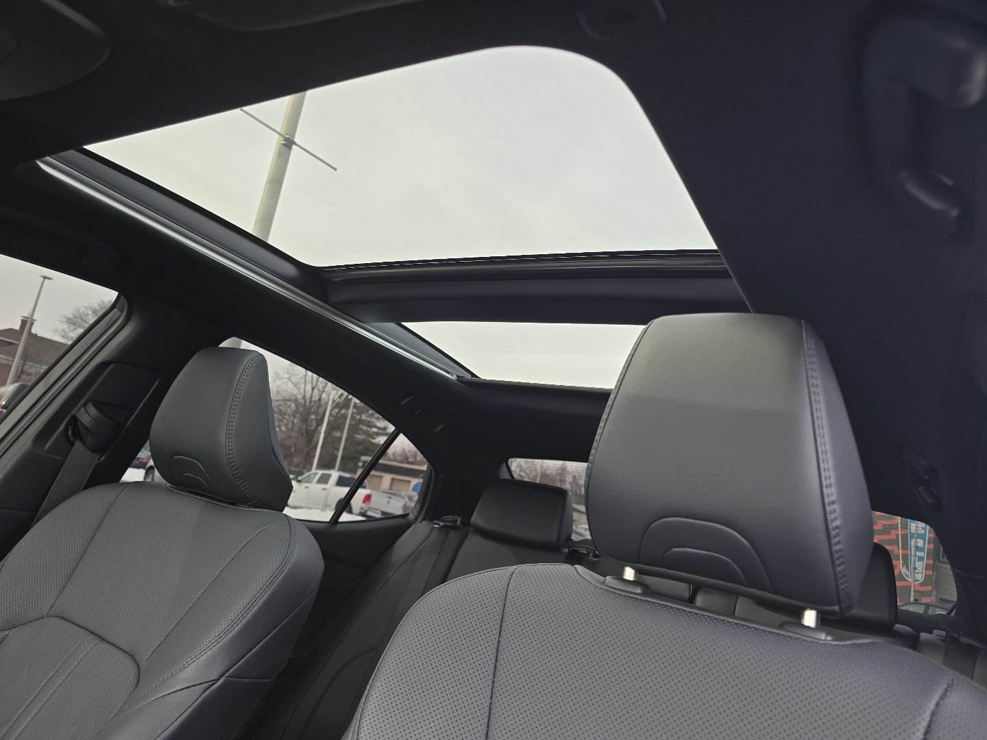 Used 2025 Toyota Camry XSE image 3