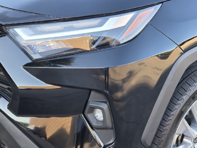 Used 2025 Toyota RAV4 XLE Premium FWD image 6
