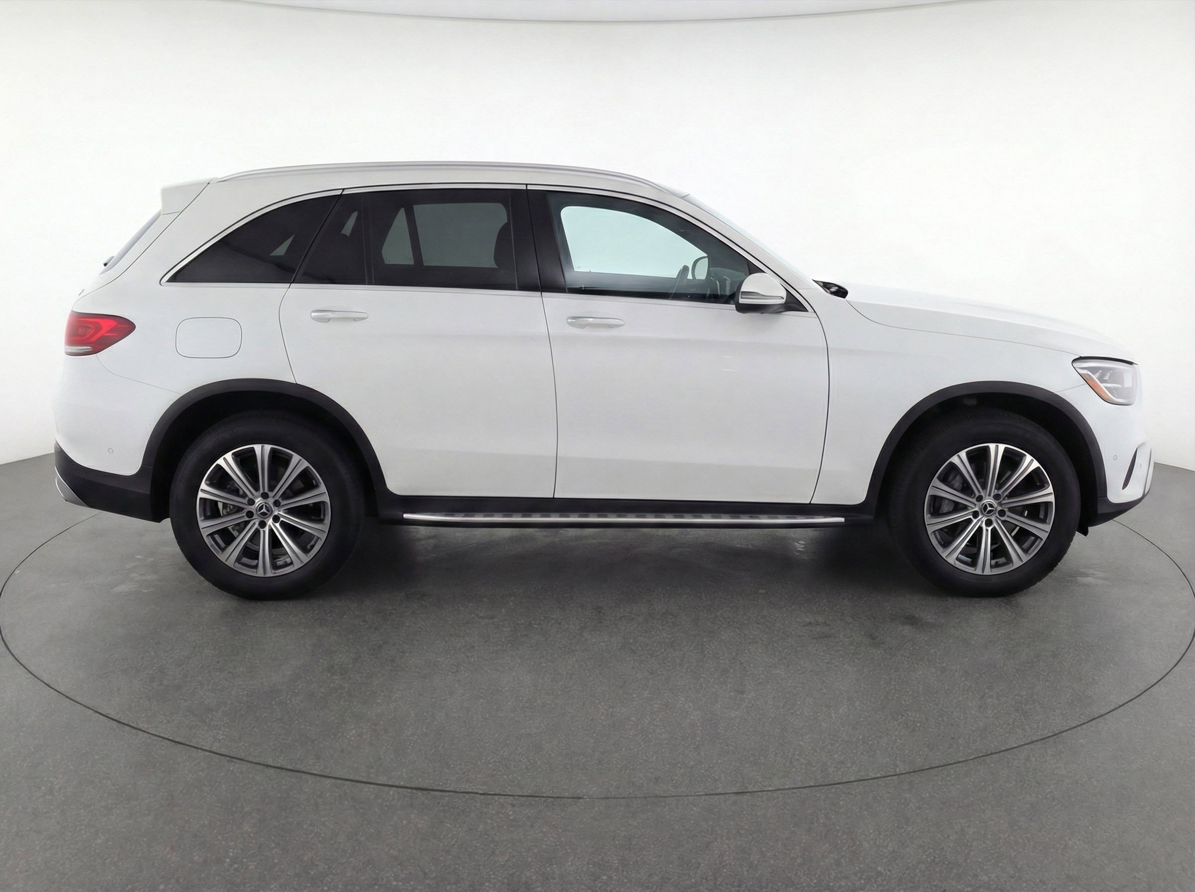 Used 2024 Mercedes-Benz GLC 300 4MATIC image 11