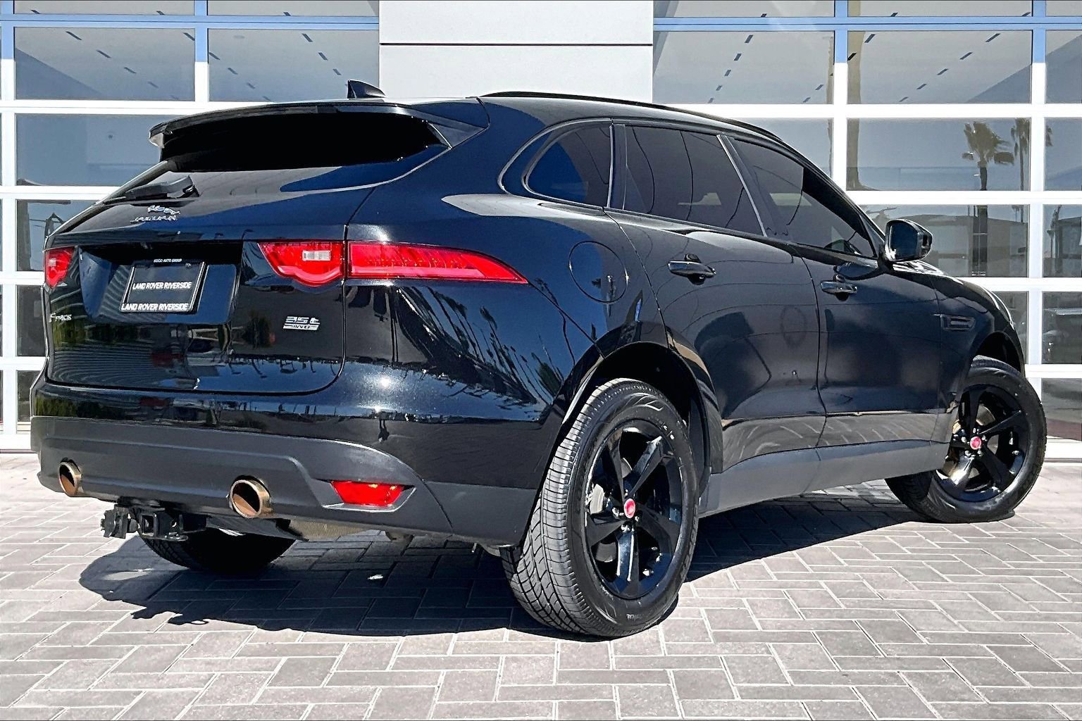 Used 2018 Jaguar F-PACE Premium image 13