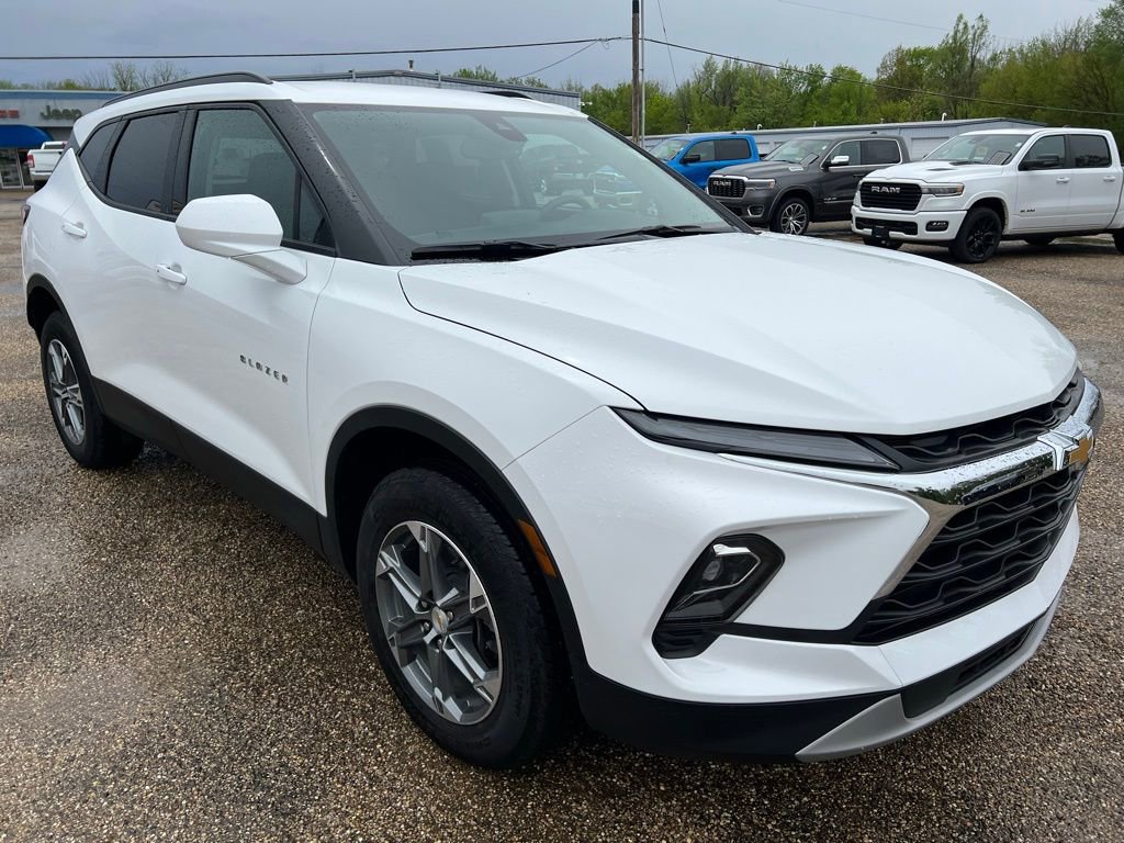 Used 2024 Chevrolet Blazer LT w/ Convenience Package FWD image 9