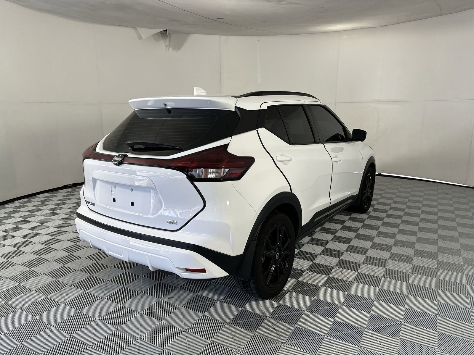 Used 2023 Nissan Kicks SR image 8