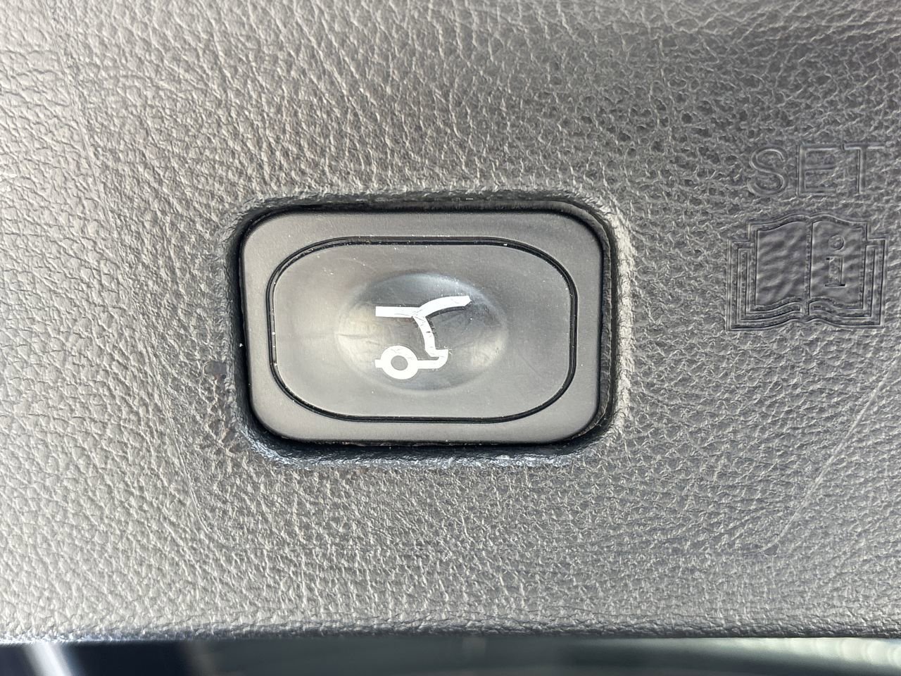 Certified 2023 Ford Edge SEL w/ Convenience Package AWD/4WD image 9