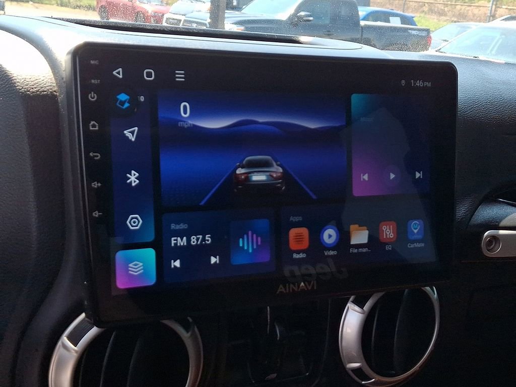 Used 2017 Jeep Wrangler Unlimited Rubicon w/ Connectivity Group image 18