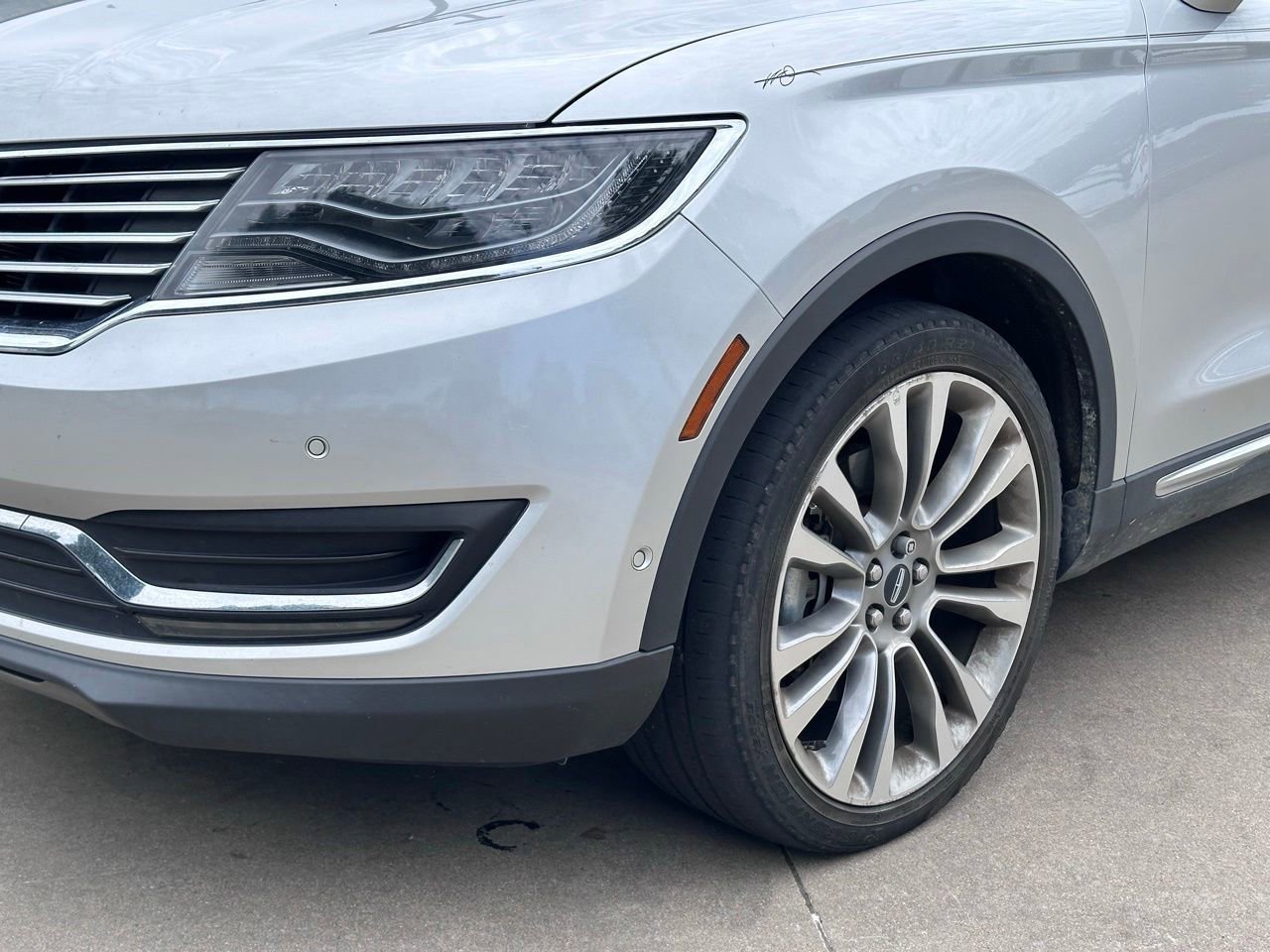 Used 2016 Lincoln MKX Reserve w/ Luxury Package FWD image 8