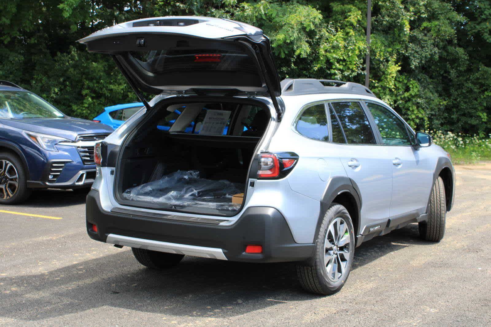 Used 2025 Subaru Outback Limited image 12