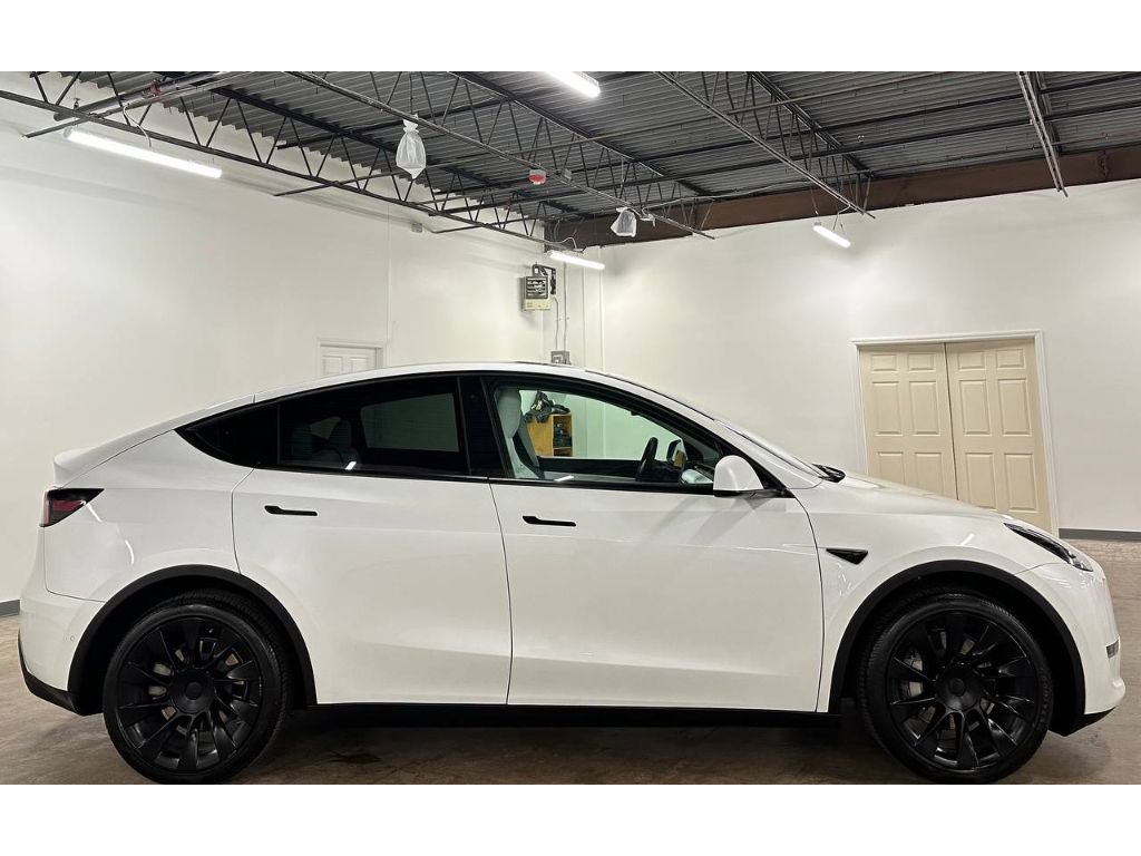 Used 2022 Tesla Model Y Long Range image 9