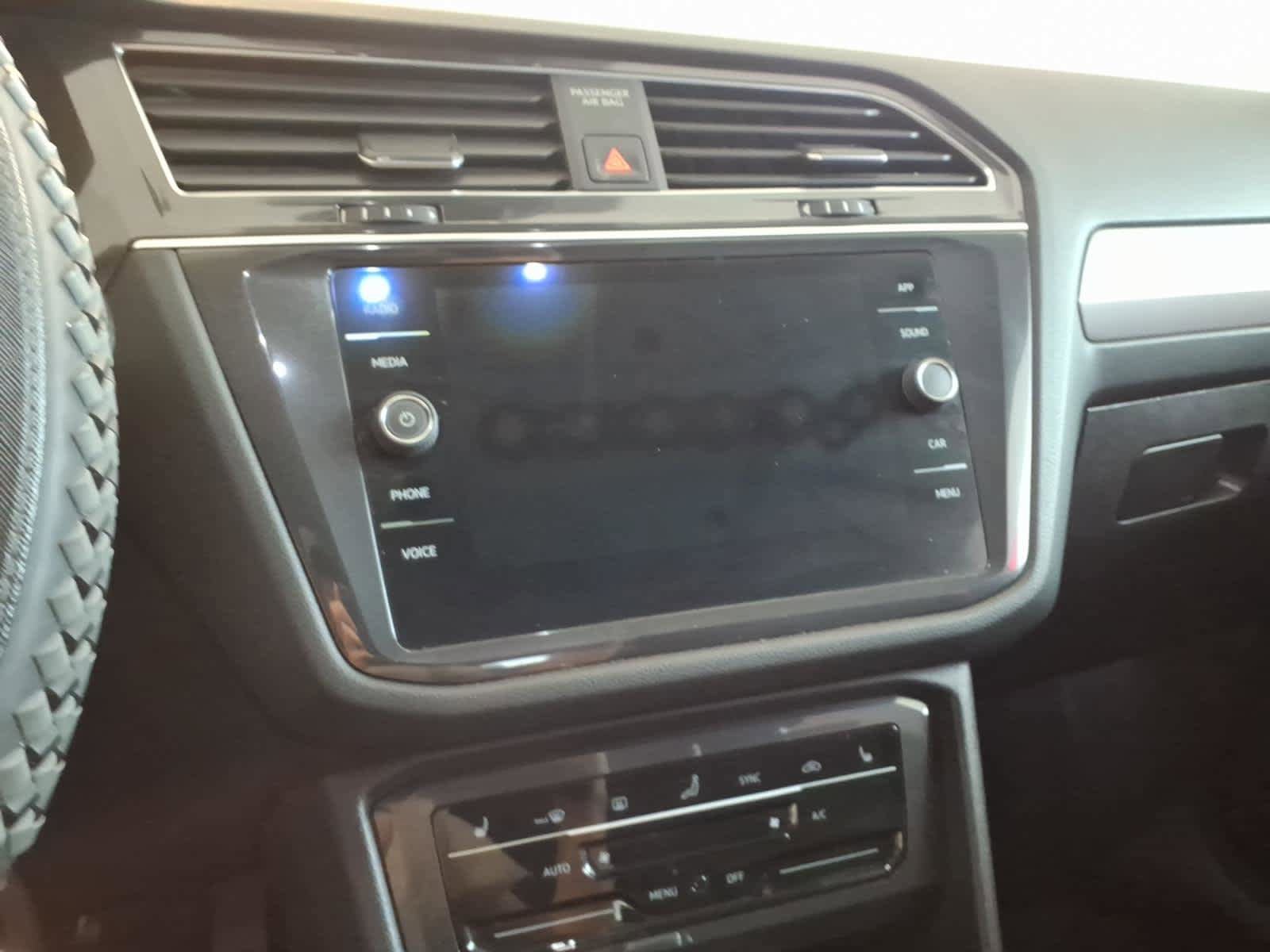 Used 2022 Volkswagen Tiguan SE AWD/4WD image 12